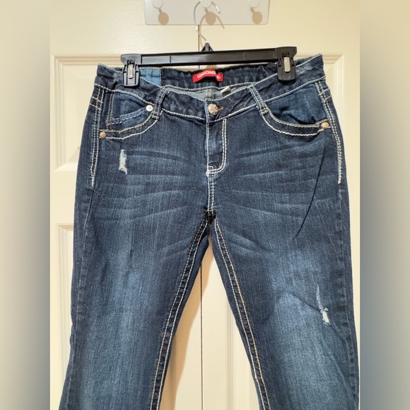 Union Bay womens Size Junior 11 cropped Distressed Blue Jeans. VGUC - Picture 2 of 13